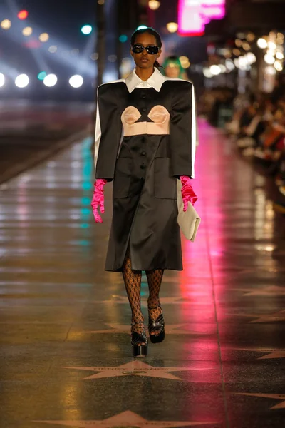 Look 3
